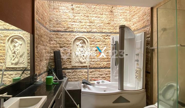 Dijual Rumah Posisi Hook di Kawasan Nieuw Indie Araya Malang