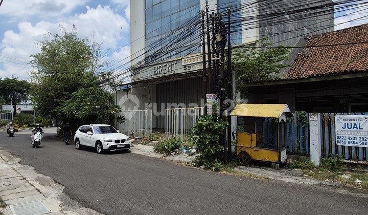 Selling 3-Story Office Building in Downtown Semarang at an Attractive Price Selling 3-Story Office Building in Downtown Semarang at an Attractive Price