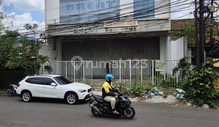Selling 3-Story Office Building in Downtown Semarang at an Attractive Price Selling 3-Story Office Building in Downtown Semarang at an Attractive Price