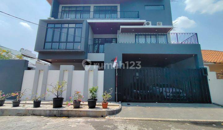 Dijual Rumah Bangunan Baru Free Liff 7 Kamar Tidur di Sunter 2