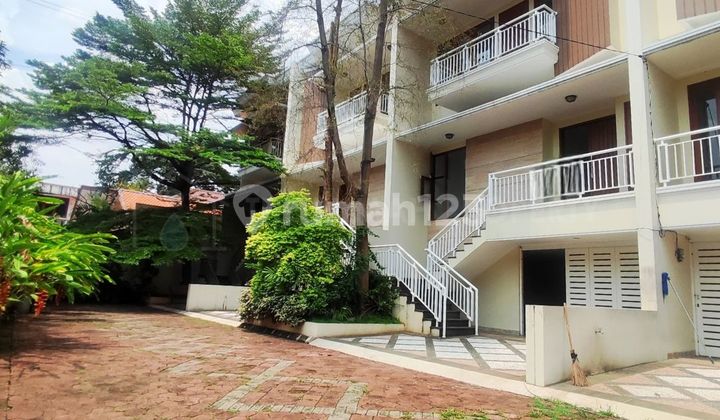 Modern Classic Design Mini Townhouse Pejaten 2