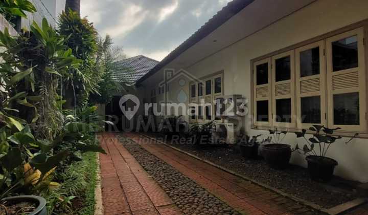 Rumah Hook Cipete Kemang Ada Pool Tanah Luas Murah