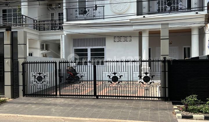 Rumah Baru Desain Mdern Private Pool Dalam Komplek di Cinere 2