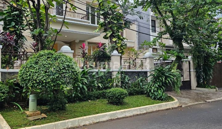House in an Elite Neighborhood in Pondok Indah with a Private Pool 2