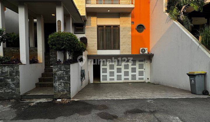 Townhouse Modern Private Pool Dijual di Lebak Bulus  2