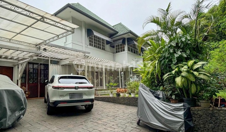 Nice House Hook Position Menteng Central Jakarta 2