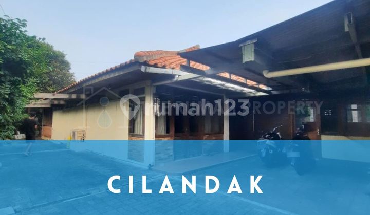 Rumah Hook 1 Lantai hitung Tanah Komplek MPR Cilandak.