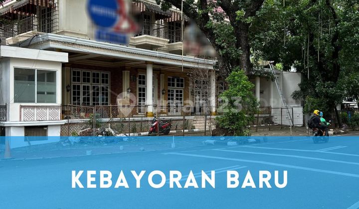 Gedung Usaha Lokasi Pinggir Jalan Kebayoran Baru Jakarta Selatan