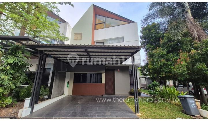 Rumah dengan Lokasi Strategis dan Posisi Hook di Rempoa 2