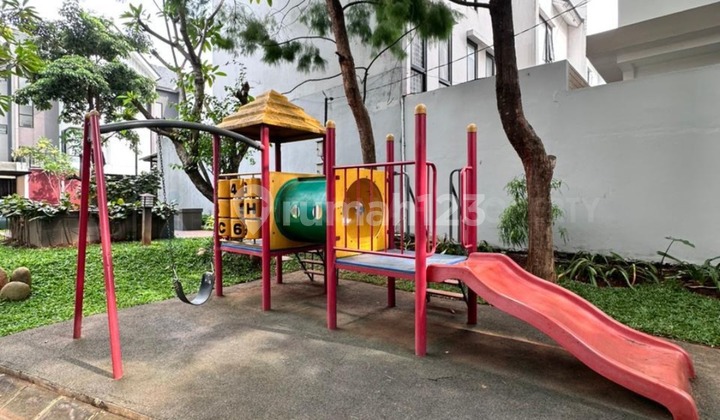 Townhouse Bagus Fully Furnished Kebagusan Jakarta Selatan Dijual. 2