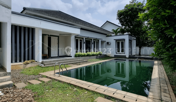 Rumah 1 Lantai Halaman Luas Ada Pool Bangka Kemang Jakarta  2