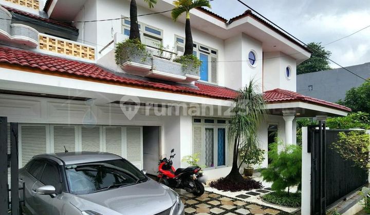 Rumah Cantik Open Space dengan Void Tinggi di Kebayoran Lama 2