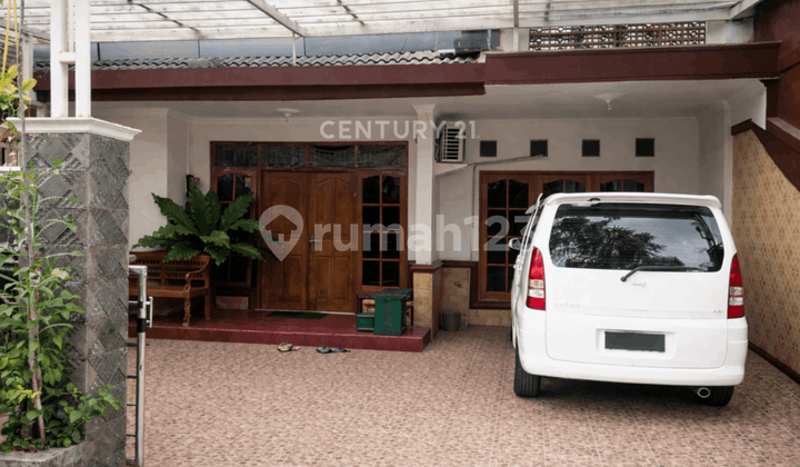 2-Story House Near UGM Campus Suitable for Residence