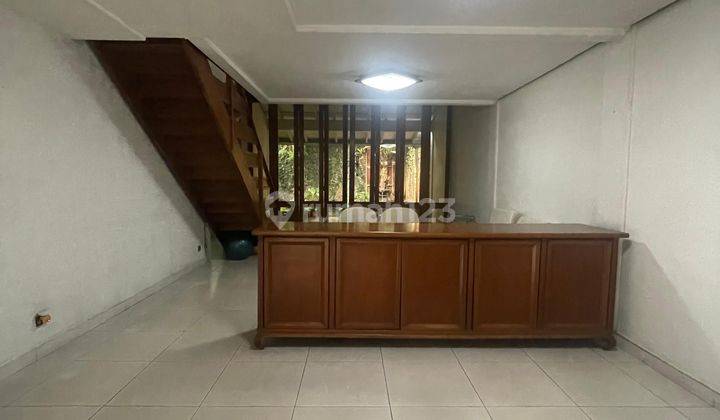 Dijual Rumah Luas 2 Lantai Di Puri Indah 1