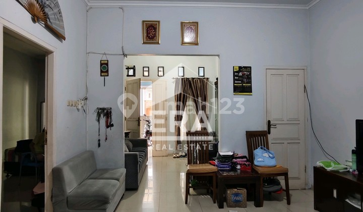 Dijual Rumah 2 lantai dekat jalan raya Dijual Rumah 2 lantai dekat jalan raya