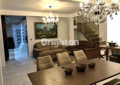 3BR EXCLUSIVE MODERN VILLA WITH OPEN LIVING SPACE IN NUSA DUA 2