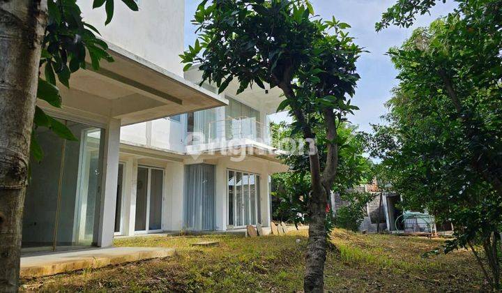 5BR MINIMALIS VILLA WITH AYUNG RIVERVIEW AND BIG ROOFTOP NEAR LIVING WORLD 1