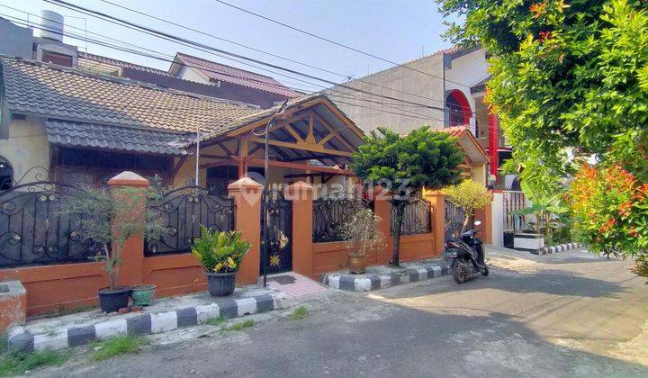tampak depan rumah bagus unfurnished shm bulak