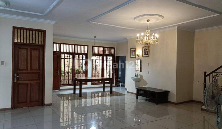 Rumah 2 Lantai Semi Furnished SHM di Duren Sawit, Jakarta Timur 2