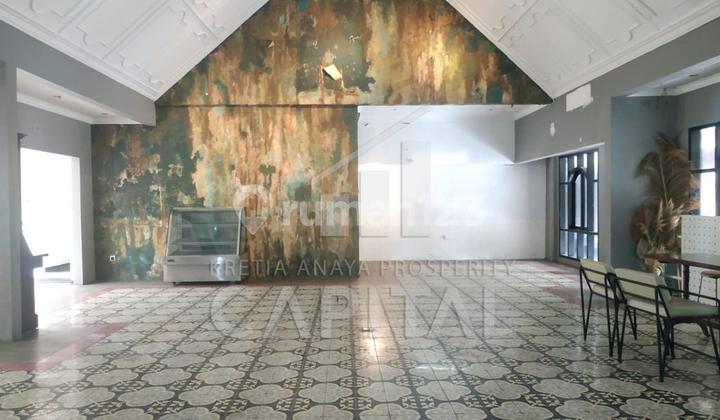 Bangunan Eks Bistro di Dago Siap Huni