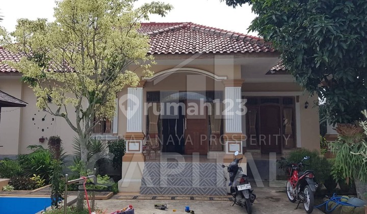 Strategic House in Cihampelas Bandung Ready to Be Your Home 1