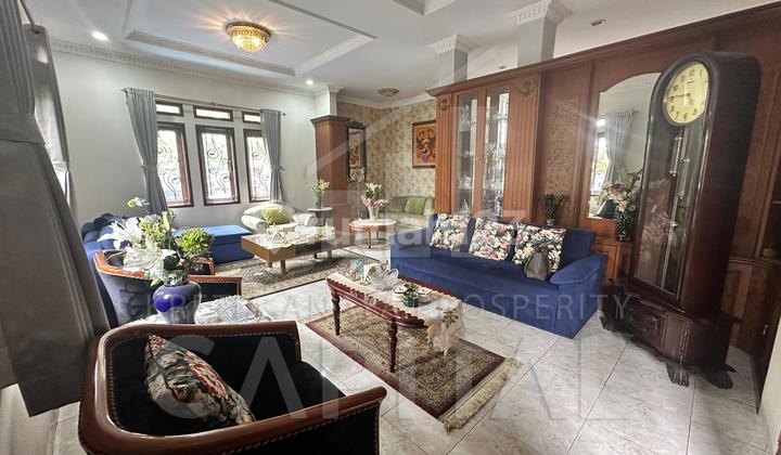 Perfect for Large Families, Nice Two-Story House on Abadi Sayap Setiabudi Street.