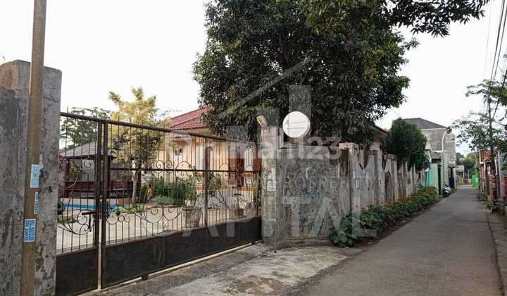 Strategic House in Cihampelas Bandung Ready to Be Your Home 2