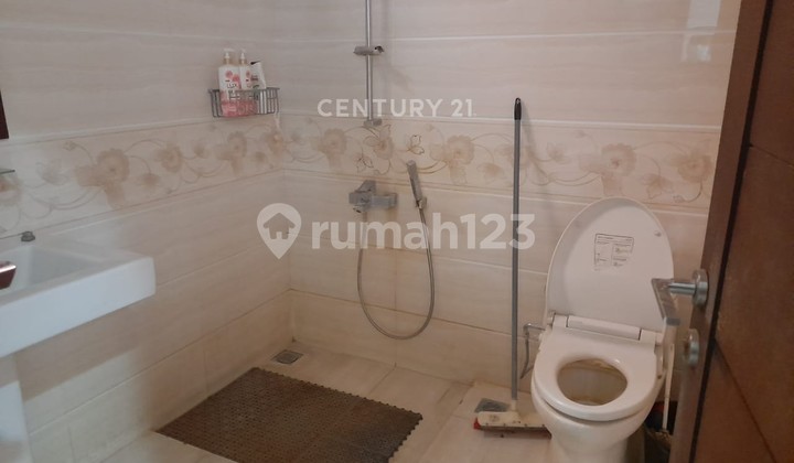 Hook Residence Pejaten Mas Estate Gentle Negotiation