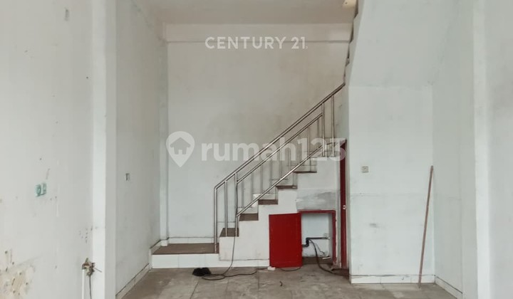 2-Story Shop House in Merak, Suitable for Business in Front of the Port 2