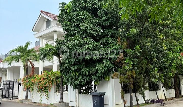 Dijual Rumah Luas Cantik 2 Lantai Dekat Mall di Galaxy Bekasi 2