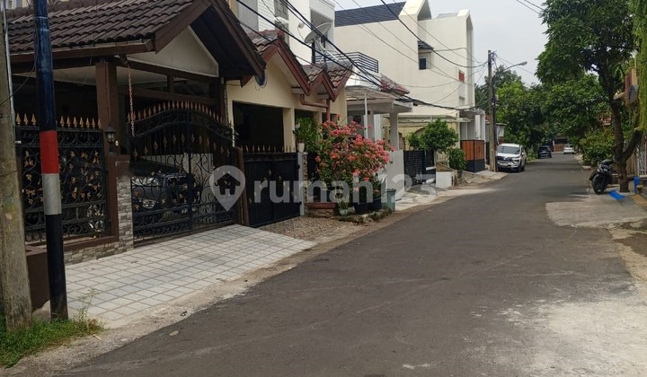 For Sale House Near Mall and Toll Road in Villa Galaxy Bekasi 2