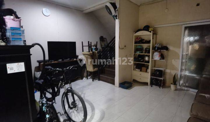 Rumah Hook Semi Furnish di Griya Loka Bsd Tangerang  2