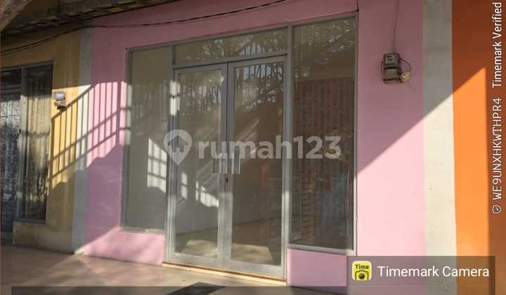 Shop Rent Only 10 Million, Strategic Location, Shop House in Driyorejo