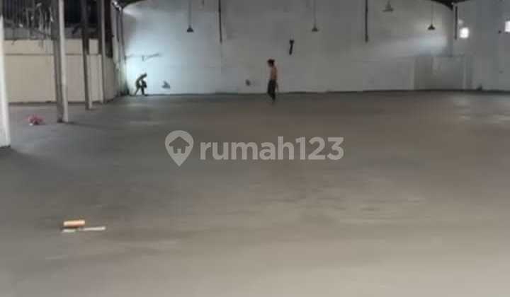 Warehouse for Rent, Land Area 1800 M², Building Area 1,600 M², Kav DPR, Cipondoh District, Tangerang Regency Warehouse for Rent, Land Area 1800 M², Building Area 1,600 M², Kav DPR, Cipondoh District, Tangerang Regency