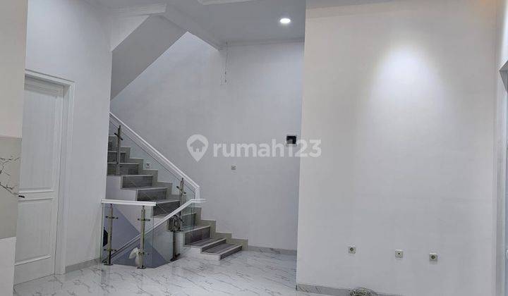 Rumah 3 Lantai Baru Unfurnished SHM di Pulomas, Jakarta Timur 2