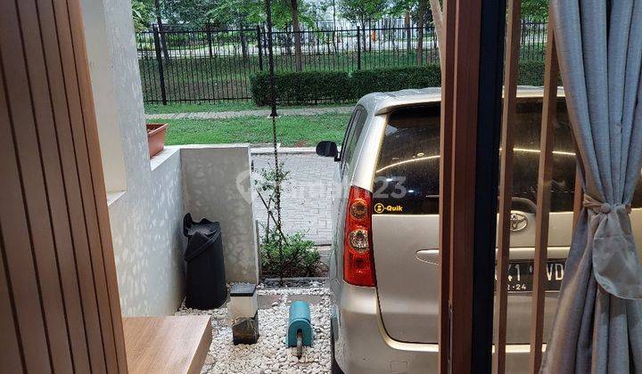 garasi/carport dijual rumah full furnished fleekhauz