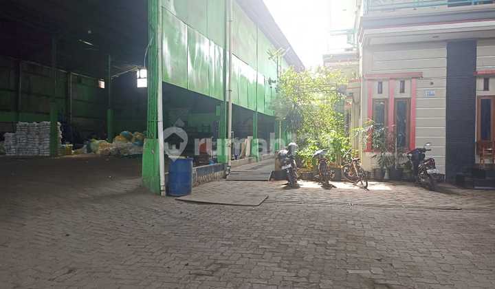 Warehouse for Sale in a Strategic Location Warehouse for Sale in a Strategic Location