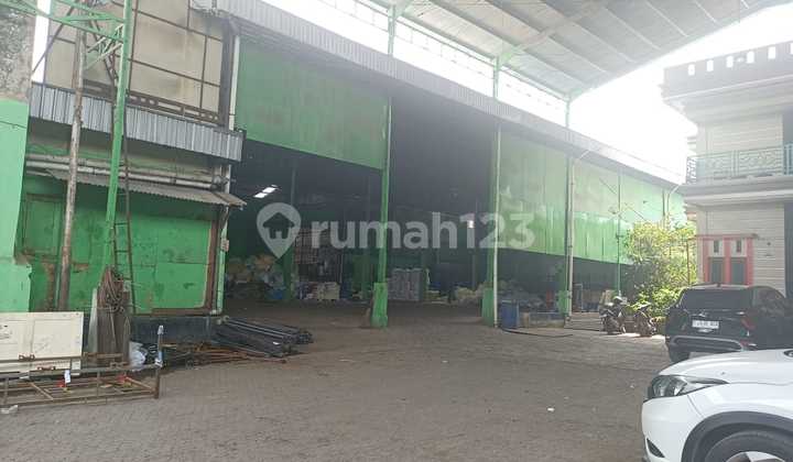 Warehouse for Sale in a Strategic Location Warehouse for Sale in a Strategic Location