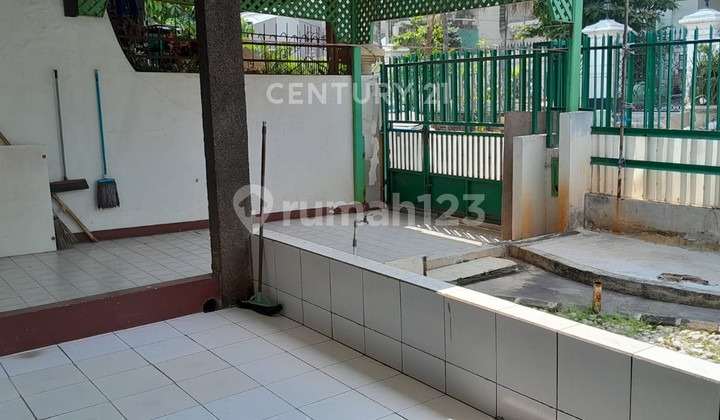 Rumah Tua 8x18 Hadap Timur Di Pulomas S8347 2