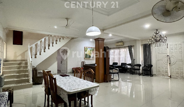 2-Story Semi-Furnished Ready-to-Live House in Cempaka Putih R2281