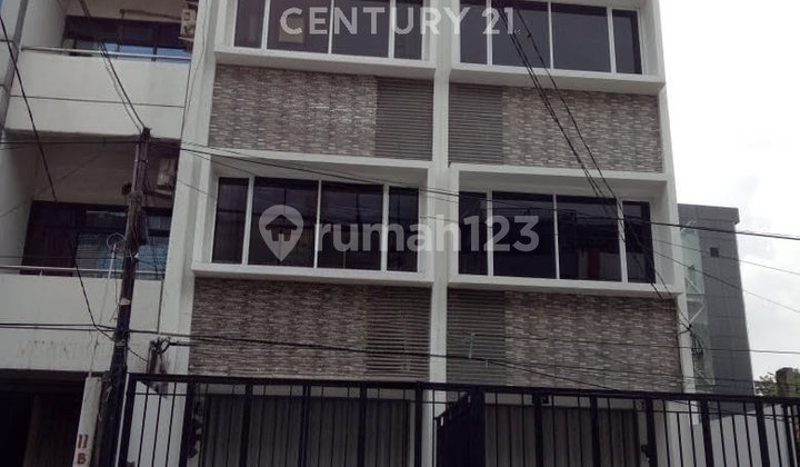 Brand New 4-Storey Shop House in a Strategic Location at Gunung Sahari S9513 Brand New 4-Storey Shop House in a Strategic Location at Gunung Sahari S9513