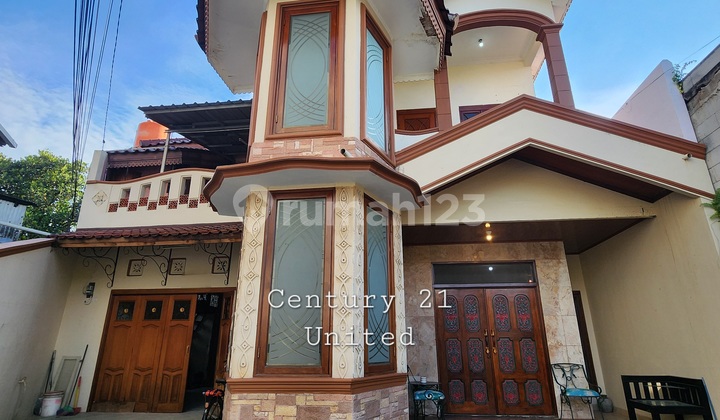 Fully Furnished House in Cempaka Putih R1698
