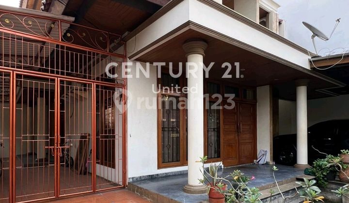 Corner House 2 Floors Strategic and Ready to Occupy in Kayu Putih R2183