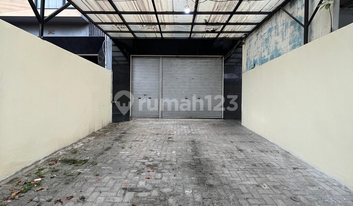 Strategic 3-Story Shop House for Business in Cempaka Putih