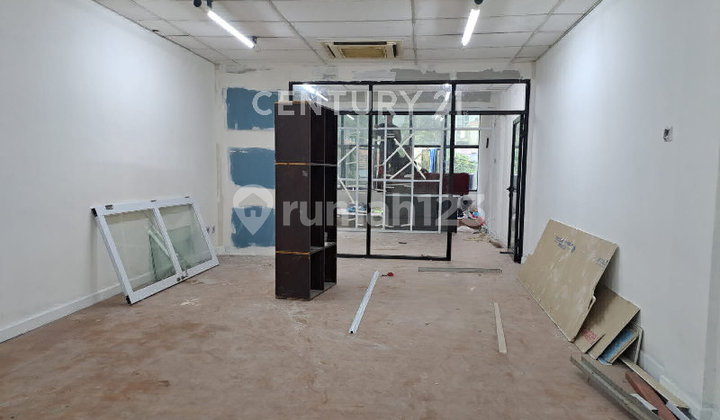 3-Storey Shophouse in Cempaka Putih, Strategic Near Main Road R1970
