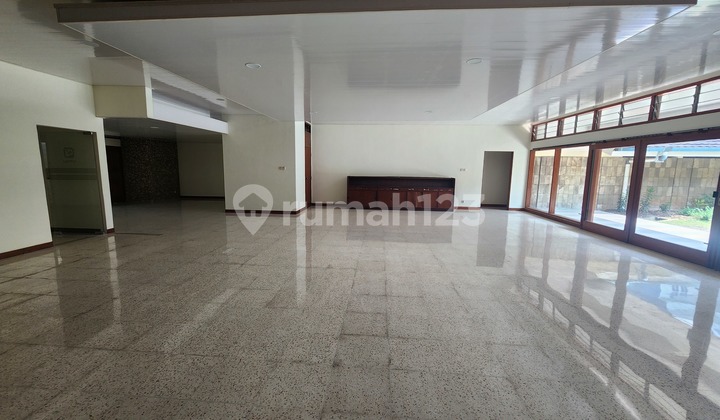 Rumah Siap Huni Lokasi Strategis dan Asri di Cempaka Putih