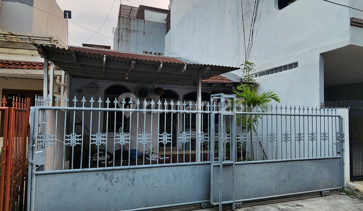 Rumah Tua 6X15 Dekat Mkg Hadap Utara di Kelapa Gading Rumah Tua 6X15 Dekat Mkg Hadap Utara di Kelapa Gading