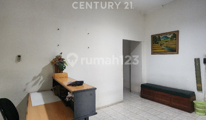 English translation: "3-Story Shop House Facing Main Road at Taman Palem Cengkareng S9679" 2
