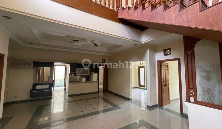 Rumah 2 Lantai Bagus Unfurnished SHM di Rungkut Asri, Surabaya 2