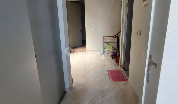 Murah Siap Huni Rumah 2 Lantai Bagus Semi Furnished di Royal Residence, Surabaya 2